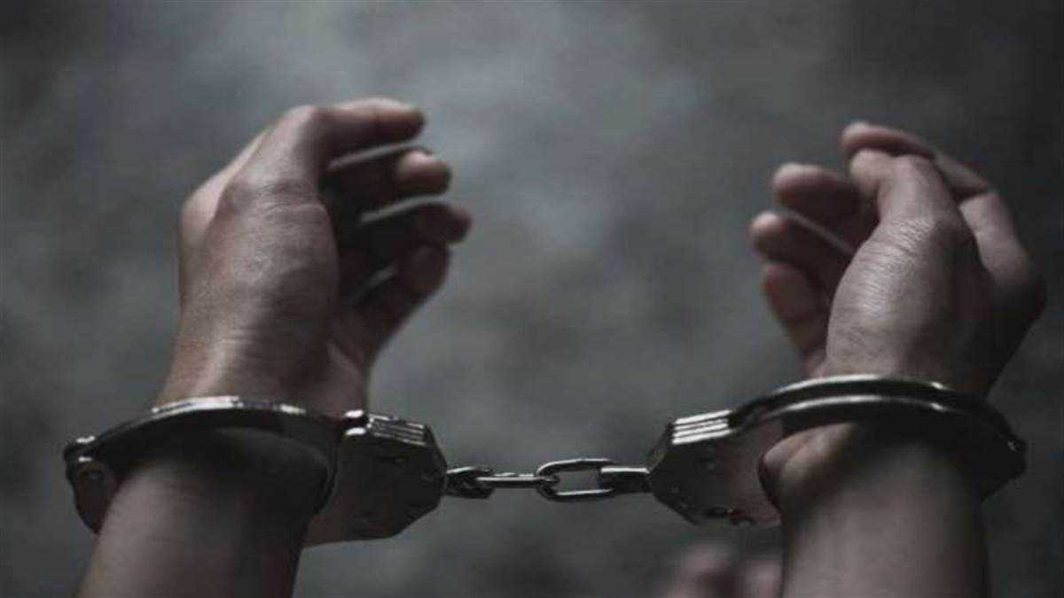 बिहार के छपरा में हुई हिंसा के बाद शांति भंग करने के आरोप में दो गिरफ्तार